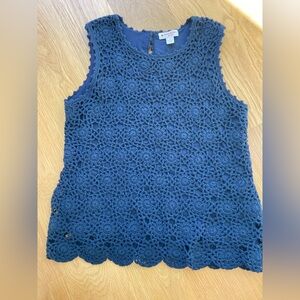 Brooks Brothers navy crochet top size small, GUC!